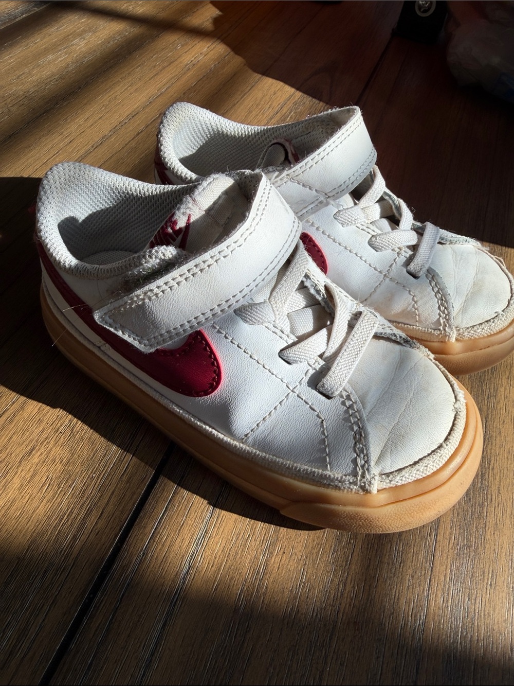 Nike Kids White Sneakers with Red Swoosh and Gum Sole 8c